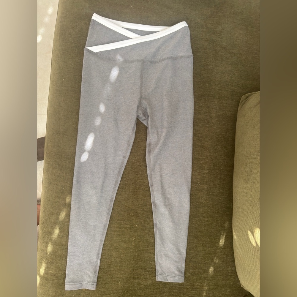 Beyond Yoga outline Gray Leggings